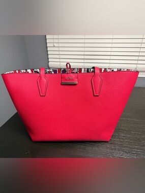 GUESS large tote bag- reversible two piece set